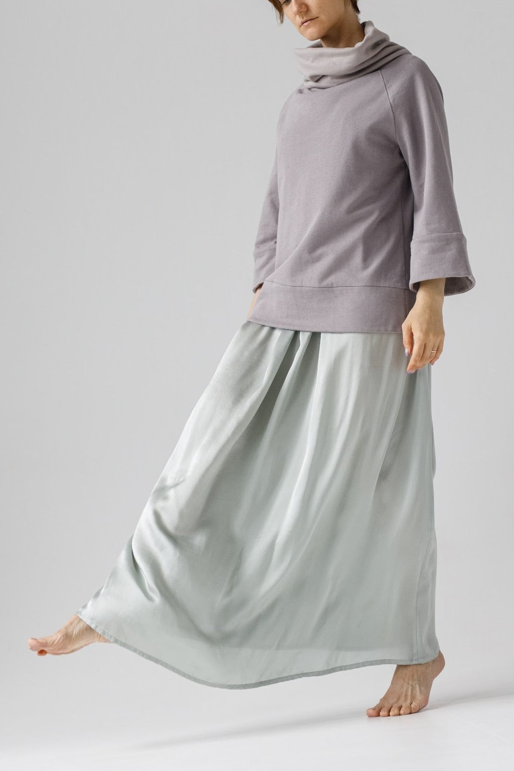 あらゆる場面で活躍するニットプルオーバー