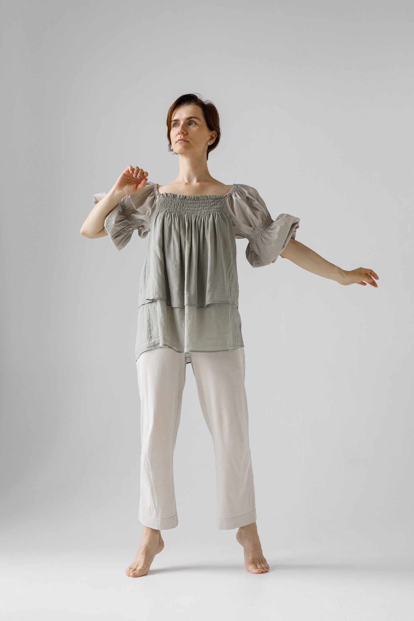 「Maria」ルームから外へ、美しさをつなぐセット上下セット(ブラウス+パンツ)