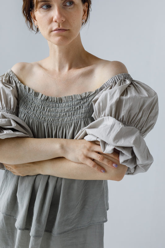 「Maria」ルームから外へ、美しさをつなぐセット上下セット(ブラウス+パンツ)