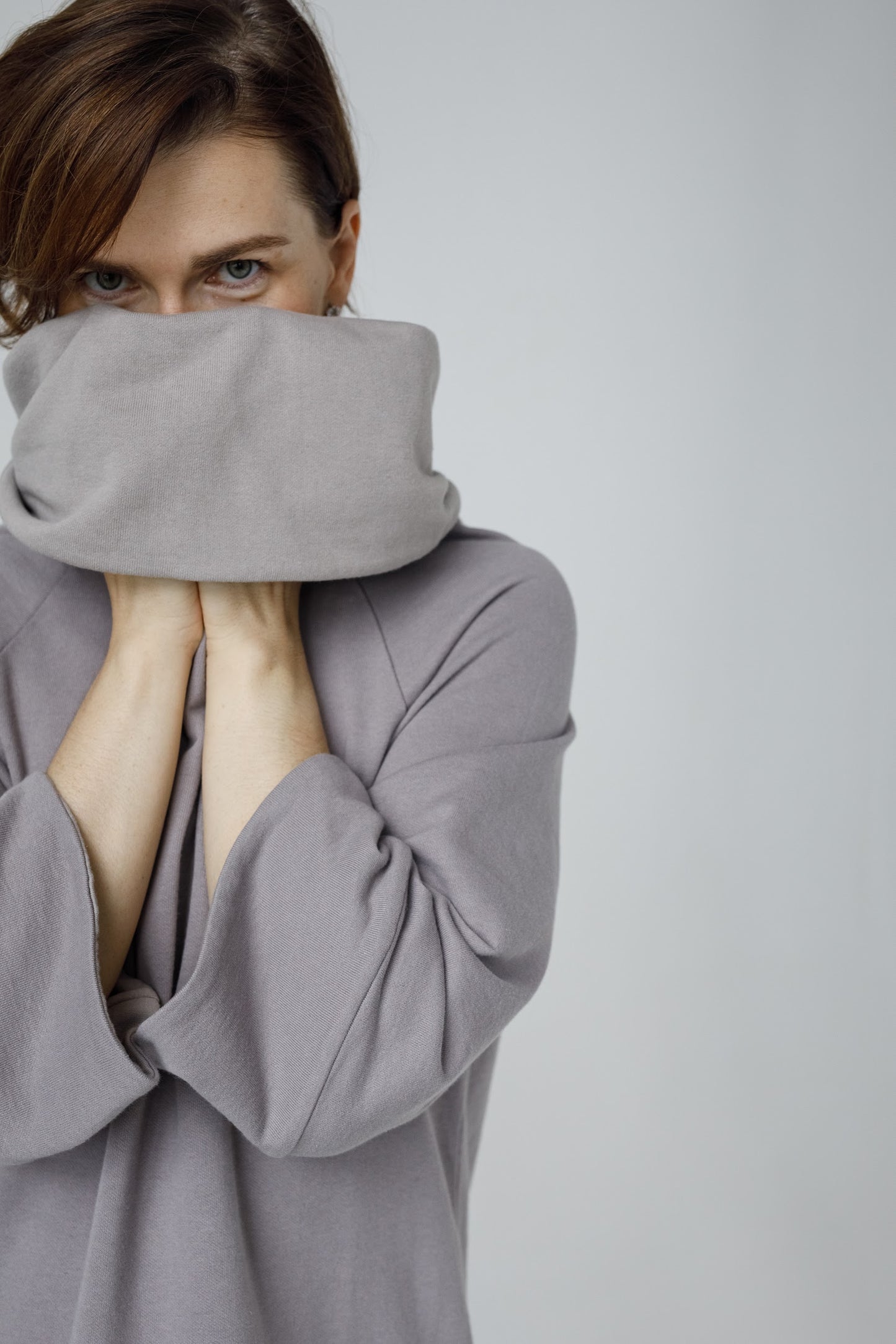 あらゆる場面で活躍するニットプルオーバー