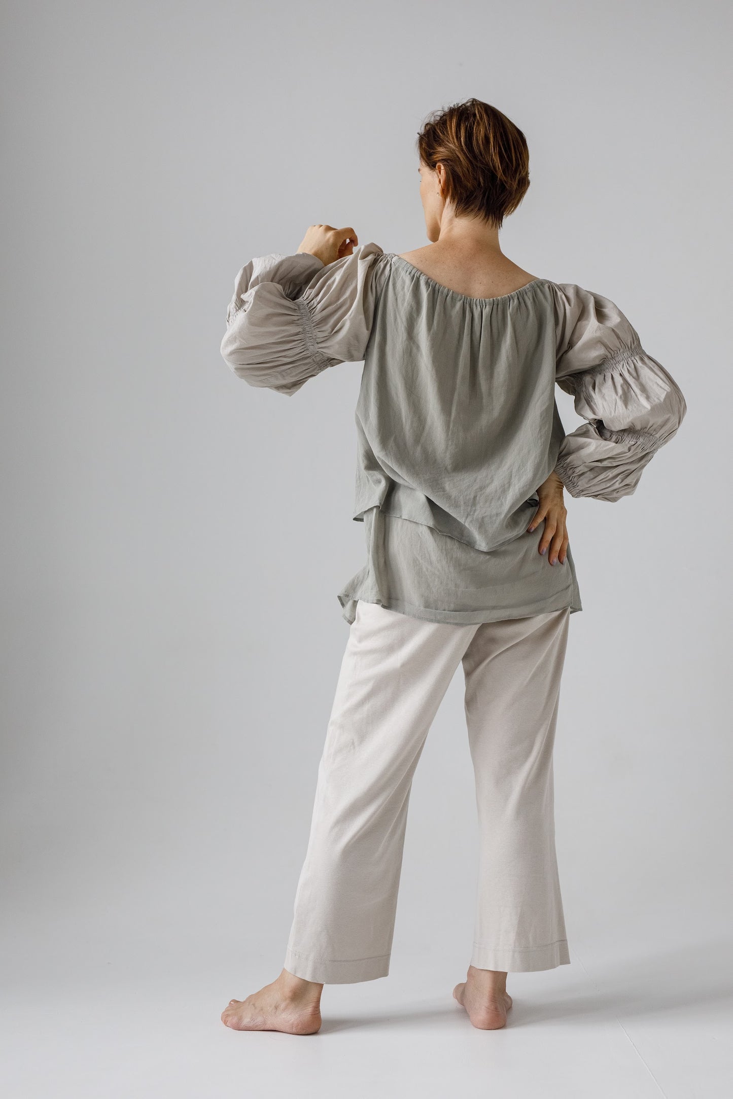 「Maria」ルームから外へ、美しさをつなぐセット上下セット（ブラウス＋パンツ）