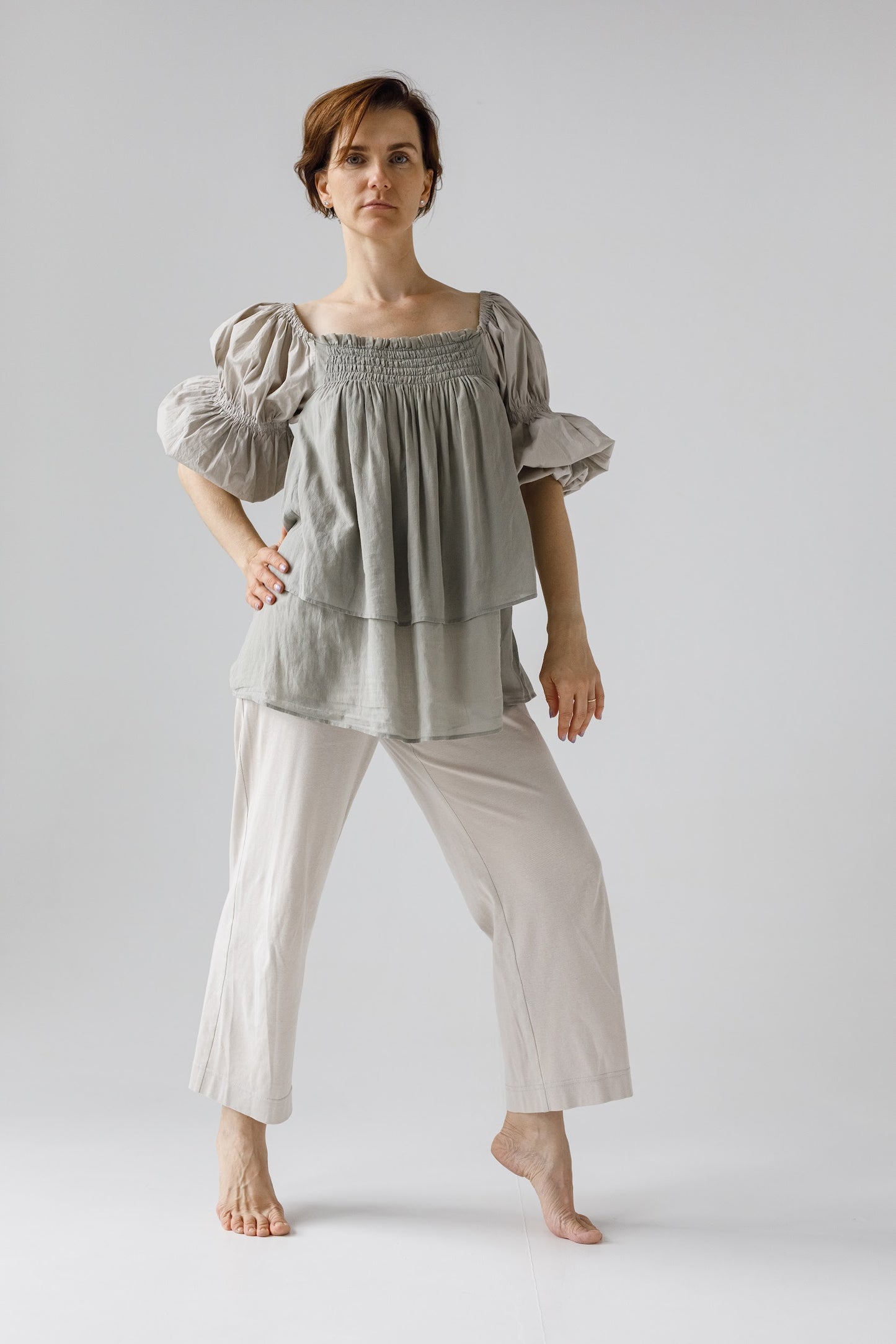 「Maria」ルームから外へ、美しさをつなぐセット上下セット（ブラウス＋パンツ）