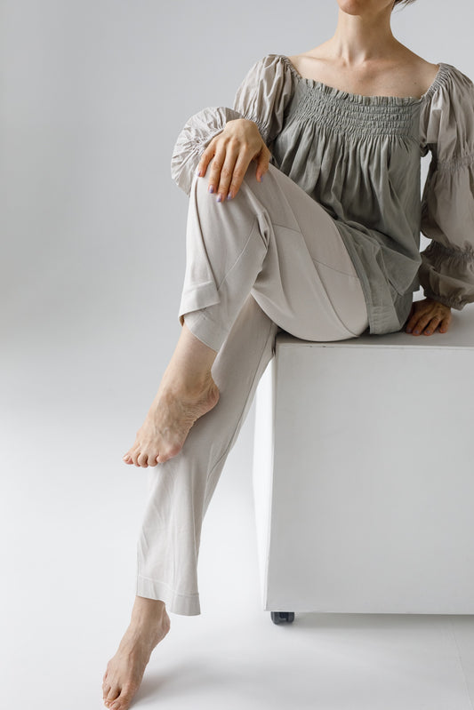 「Maria」ルームから外へ、美しさをつなぐセット上下セット（ブラウス＋パンツ）