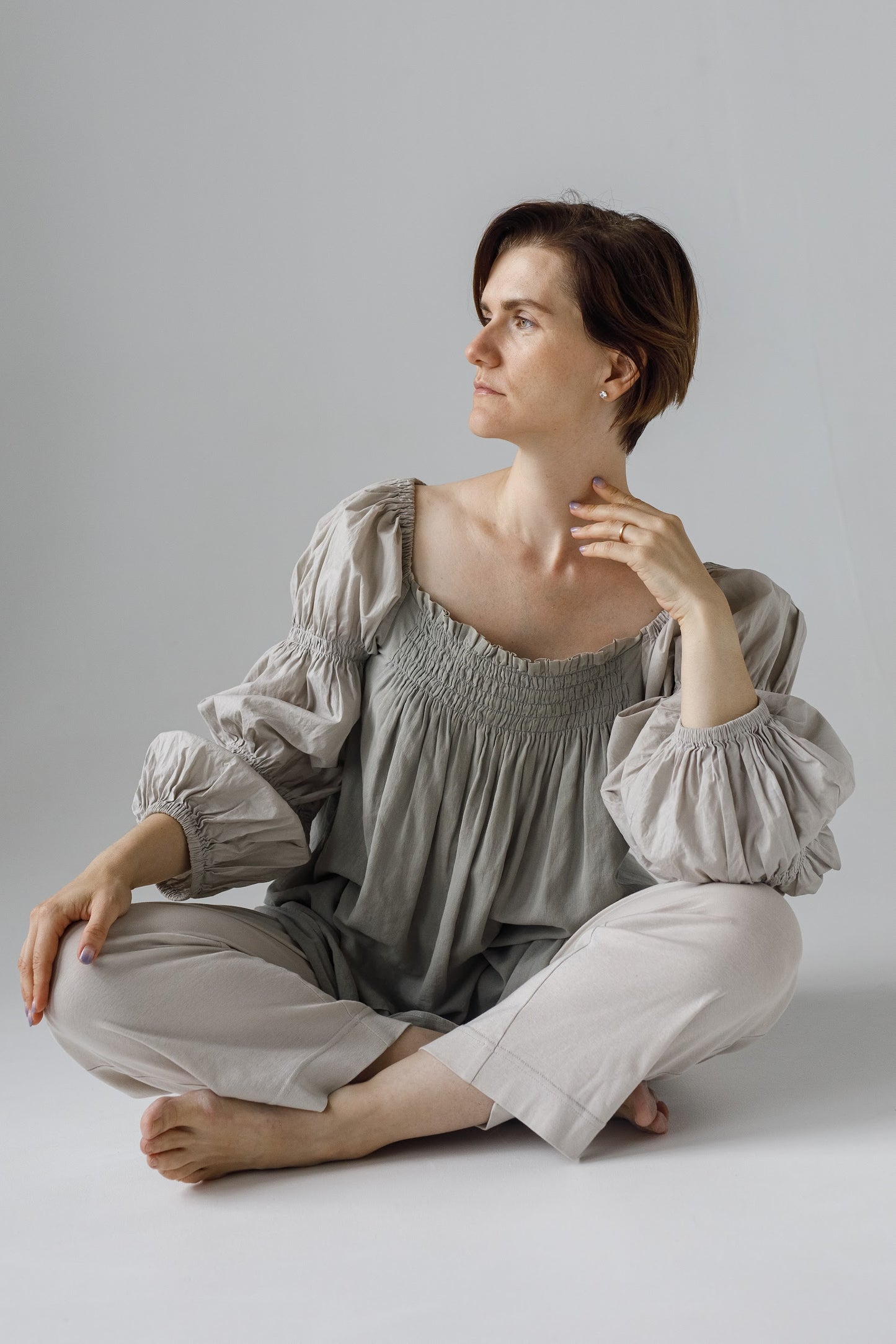 「Maria」ルームから外へ、美しさをつなぐセット上下セット（ブラウス＋パンツ）